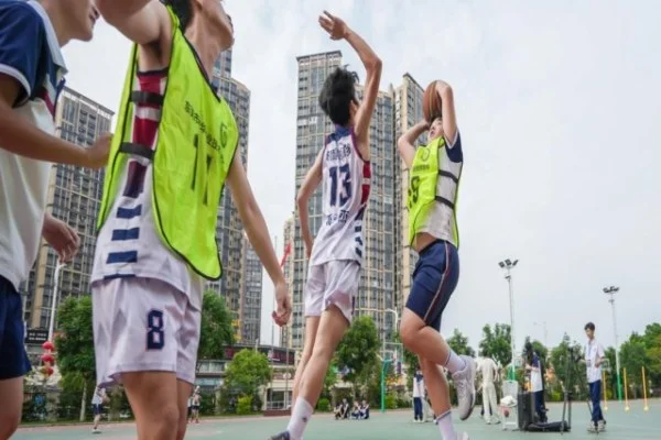 科尔曼百米跑出九秒八七 美国飞人强势宣告回归世界之巅